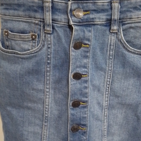 E2 Final Price ๐ Free People 0 button front jean dress with pockets - Picture 3 of 9